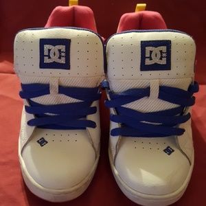 DC Women's Court Graffik SE